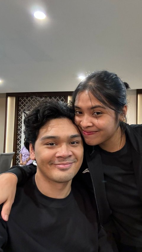 Jadi 'Sayap Pelindung', Ini Momen Mikha Angelo Beri Dukungan untuk Gregoria Mariska Tunjung