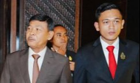 Kompak Eks Kapolri Idham Azis & Anaknya Peraih Adhi Makayasa, Tampil Kece Pakai Jas-Dasi