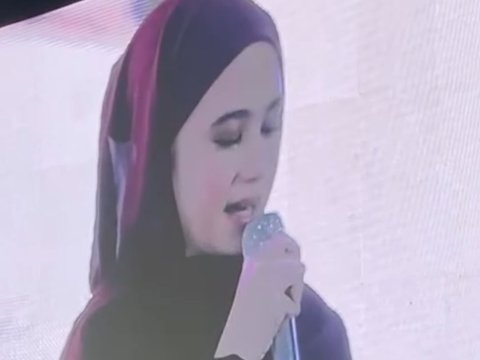 7 Potret Tissa Biani Tampil dengan Busana Hijab Syar'i  ke Acara Kajian, Sempat Menitikan Air Mata saat Sampaikan ini di Hadapan Jemaah