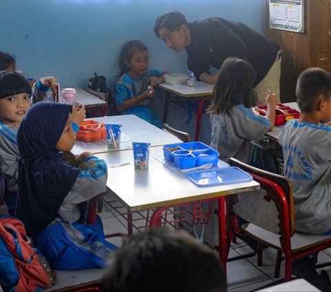 FOTO: Gibran Uji Coba Makan Gratis di SDN 4 Kota Tangerang, Ada Menu Fuyunghai, Melon sampai Susu