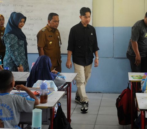 FOTO: Gibran Uji Coba Makan Gratis di SDN 4 Kota Tangerang, Ada Menu Fuyunghai, Melon sampai Susu