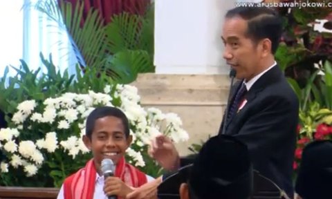 Mengingat Lagi Ucapan Jokowi ke Joni Pemanjat Tiang Bendera, Disuruh ke Panglima Langsung Diterima TNI