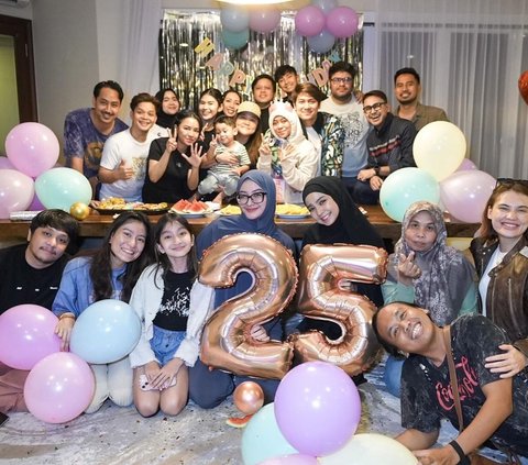 Dapat Kejutan Tengah Malam, ini 7 Momen Bahagia Lesti di Ultah ke-25 Dirayakan Bersama Keluarga dan Orang-orang Terdekat