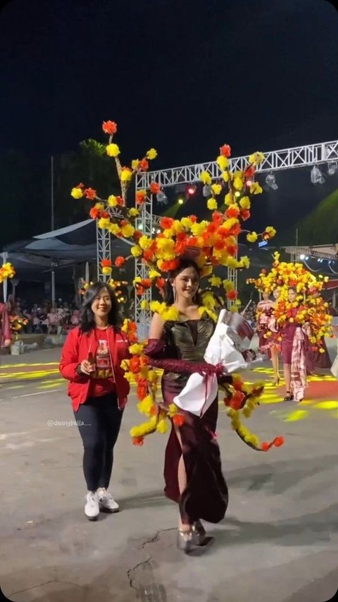 Potret Bella Bonita saat Melenggang di Runway Jember Fashion Carnaval 2024, Pesona Cantiknya Mencuri Perhatian