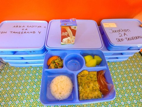 FOTO: Reaksi Murid SD Menikmati Makanan Bergizi Gratis Bersama Gibran