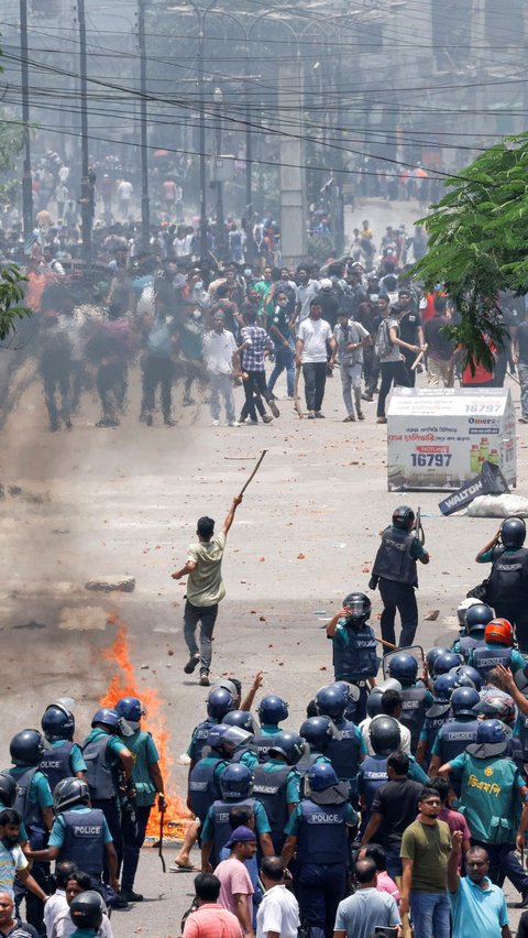 Sejarah Berulang, Demo Mahasiswa Kembali Bikin Rezim Korup Tumbang