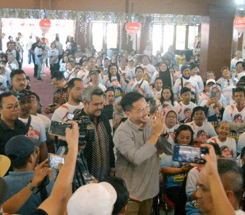 Ribuan warga Solo antusias mendeklarasikan dukungan mereka kepada Pengageng Praja Mangkunegaran, Kanjeng Gusti Pangeran Adipati Arya (KGPAA) Mangkunegara X Bhre Cakrahutomo Wira Sudjiwo, yang lebih dikenal sebagai Gusti Bhre, untuk maju sebagai bakal calon Wali Kota Solo pada Pilkada 2024. Foto: istimewa<br>