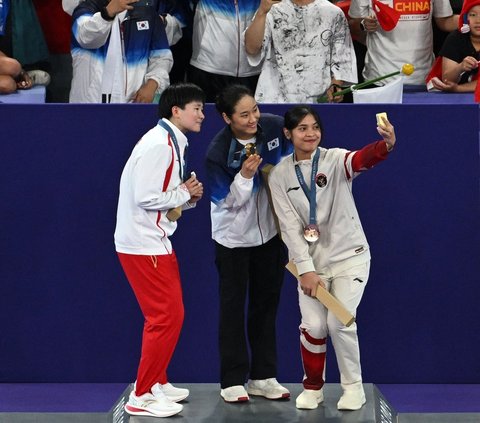 FOTO: Senyum Gregoria Mariska Berkalung Perunggu Olimpiade 2024, Medali Pertama yang Diraih Indonesia