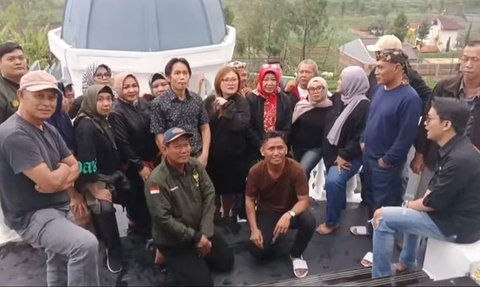 Momen Keseruan Tim Pengacara Pegi Setiawan Refreshing di Villa Ciwidey Bandung