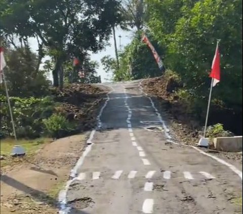 Hias Kampung Semarakkan HUT ke-79 RI, Warga di Jepara Ini Kritik Jalan Rusak dengan Kreatif