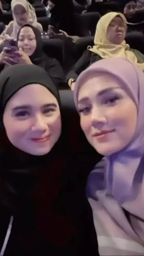 Selain itu, Tissa juga disebut mirip Mulan Jameela saat berhijab.