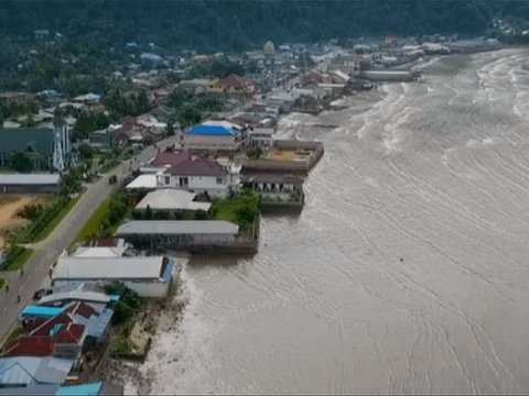 Mengunjungi Kaimana Papua Barat, Kota Senja Terindah yang Punya Kerang Lezat Mirip Sashimi