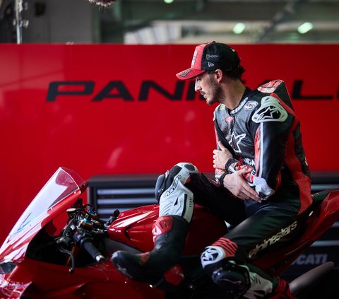 Mengungkap Keunggulan Ducati Panigale V4 2025 Standar dan V4S