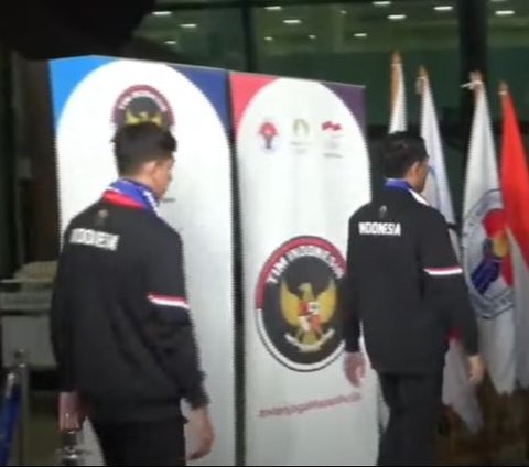 Momen Fajar Alfian dan Rian Ardianto Tiba di Tanah Air usai Tampil di Olimpiade Paris 2024, Diam Tanpa Kata