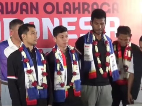 Momen Fajar Alfian dan Rian Ardianto Tiba di Tanah Air usai Tampil di Olimpiade Paris 2024, Diam Tanpa Kata