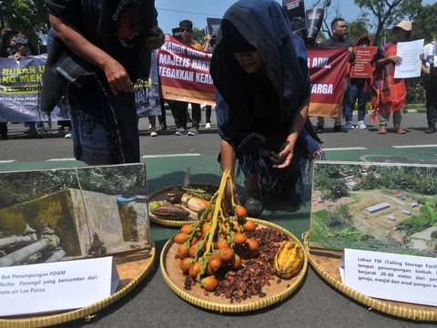 FOTO: Protes Keberadaan Perusahaan Tambang, Masyarakat Dairi Geruduk Mahkamah Agung Menuntut Keadilan