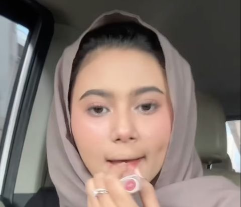 Instagram Celebrity Imitates Makeup Like Syifa Hadju, The Result is Very Similar!