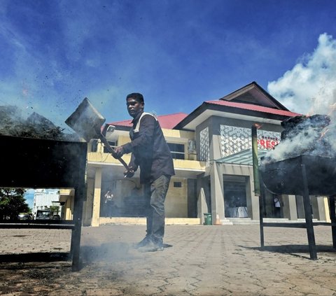 FOTO: Penampakan 1,2 Ton Ganja dan Ratusan Kilogram Sabu yang Dimusnahkan Polda Aceh