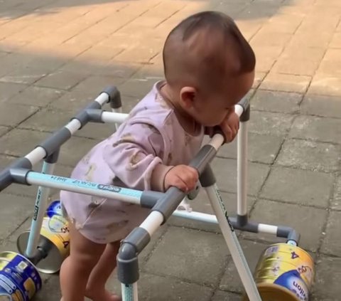 Buat Push Walker dari Barang Bekas, Aksi Ayah Ini Curi Perhatian Warganet