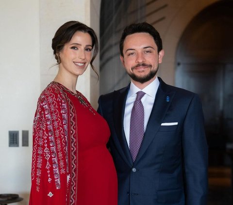 Warm Portrait of King Abdullah and Queen Rania of Jordan Welcoming the Birth of Their First Grandchild