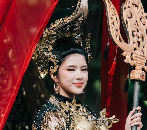 Cantik Bak Ratu, ini Deretan Foto Tiara Andini yang Tampil di Jember Fashion Carnaval 2024