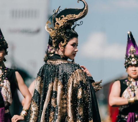 Cantik Bak Ratu, ini Deretan Foto Tiara Andini yang Tampil di Jember Fashion Carnaval 2024