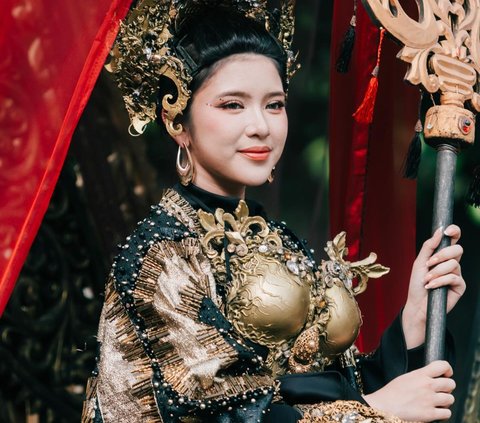 Cantik Bak Ratu, ini Deretan Foto Tiara Andini yang Tampil di Jember Fashion Carnaval 2024