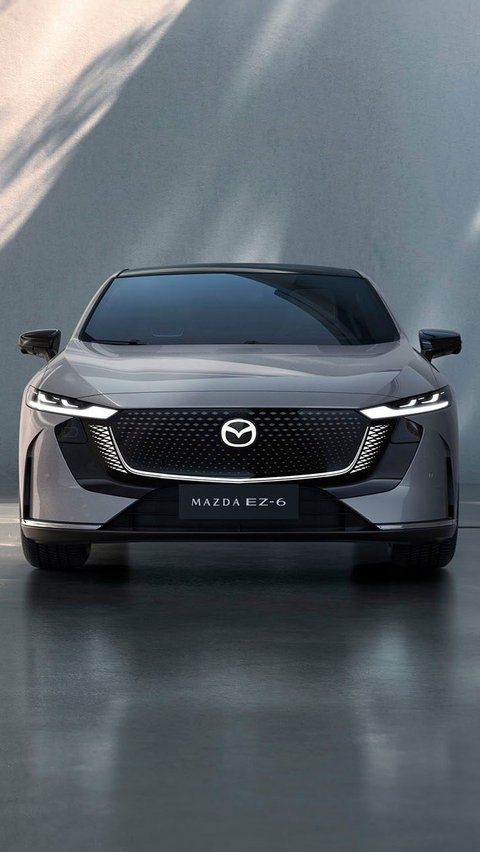 Mazda meluncurkan sedan pertama yang menggunakan tenaga listrik