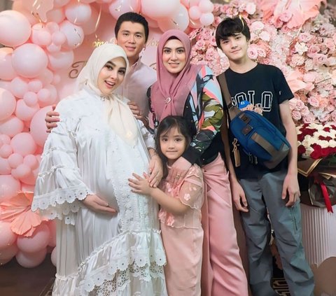 So Luxurious! 10 Photos of Syahrini's Delivery Room Decoration in Singapore, All Pink and Extravagant