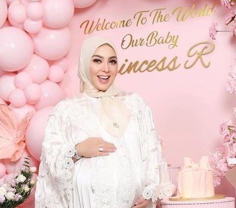 7 Photos of Syahrini Holding a Thanksgiving Ceremony and the Process of Giving Birth to Her First Child