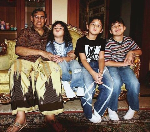 Handsome from Birth! 8 Childhood Photos of Al El Dul Who Was Nicknamed the Sultan's Child Before Rafathar