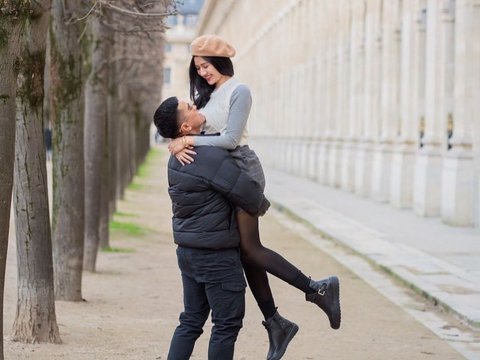 Portrait of Erina Gudono and Kaesang in the Latest Photoshoot, the Concept is Unique