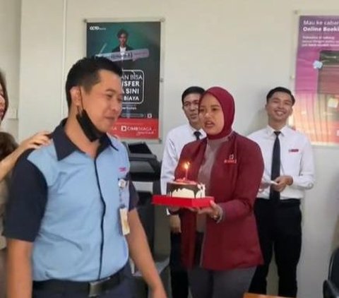 Nervousness Gathered Together with Employees, Office Boy Surprised and Touched by Birthday Surprise, Netizens: 'Humanizing Humans'