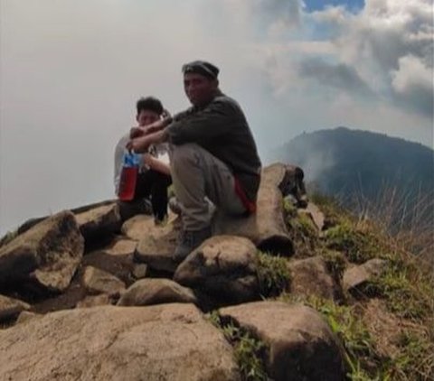 Father Wears the Same Jacket When Picking Up His Child from Elementary School to Accompanying Him Climbing a Mountain, Netizens: I Thought the Jacket Was Expensive