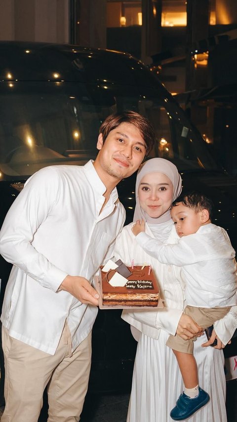 Rizky Billar memberikan kado spesial di ulang tahun Lesti Kejora yang kini sudah genap berusia 25 tahun.