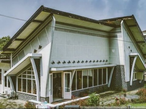 Desain Rumah Belanda dengan Skema Warna Khas Kolonial<br>