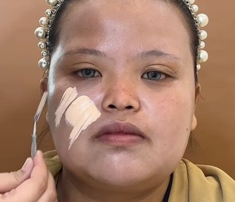 MUA Client Wants to Cry After Being Made Up, Netizens Say 'Looks Like Siti Nurhaliza'