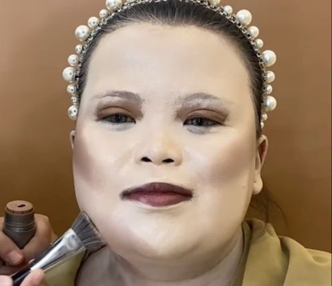 MUA Client Wants to Cry After Being Made Up, Netizens Say 'Looks Like Siti Nurhaliza'