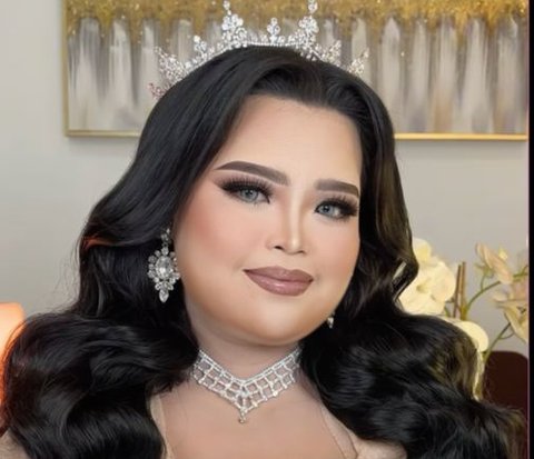 MUA Client Wants to Cry After Being Made Up, Netizens Say 'Looks Like Siti Nurhaliza'