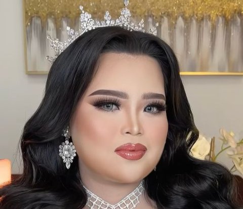 MUA Client Wants to Cry After Being Made Up, Netizens Say 'Looks Like Siti Nurhaliza'