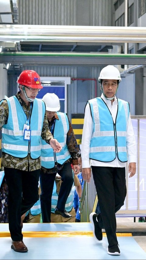 Presiden Joko Widodo meresmikan Pabrik Bahan Anoda Baterai Litium PT Indonesia BTR New Energy Material yang berlokasi di Kawasan Ekonomi Khusus (KEK) Kendal, Kabupaten Kendal, Provinsi Jawa Tengah.
