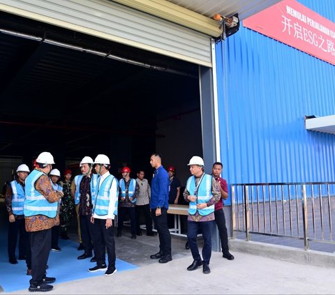Presiden Joko Widodo meresmikan Pabrik Bahan Anoda Baterai Litium PT Indonesia BTR New Energy Material yang berlokasi di Kawasan Ekonomi Khusus (KEK) Kendal, Kabupaten Kendal, Provinsi Jawa Tengah.
