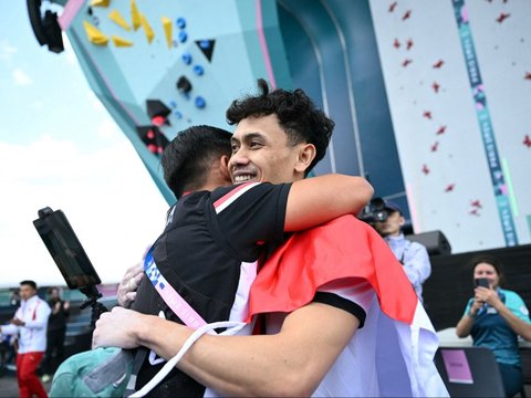 FOTO: Atlet Panjat Tebing Indonesia, Veddriq Leonardo Sabet Emas Pertama untuk Indonesia di Olimpiade Paris 2024