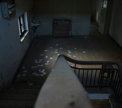 8 Signs Your House is Haunted, the Last One is the Scariest