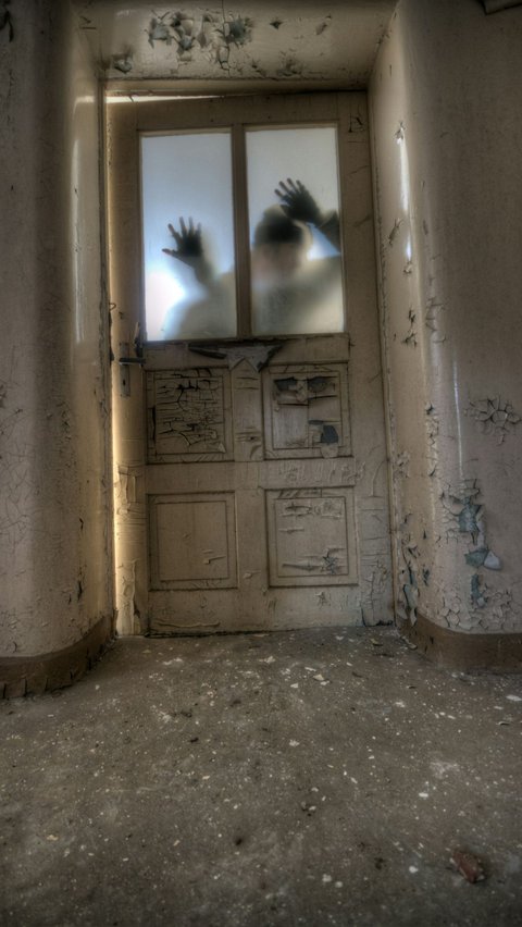 8 Signs Your House is Haunted, the Last One is the Scariest