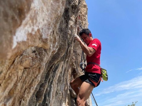 10 Photos of Climbing Athlete Veddriq Leonardo Outside of Competition