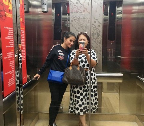 8 Portraits of Mother Marsha Aruan, Unfollowed Syifa Hadju to Allegedly Insinuate About Friendship