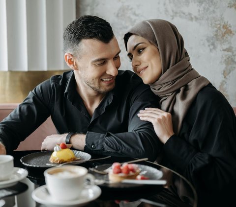 Want to Make Your Wife Happy? Here are 7 Ways Taught in Islam, One of Which is Helping with Household Chores