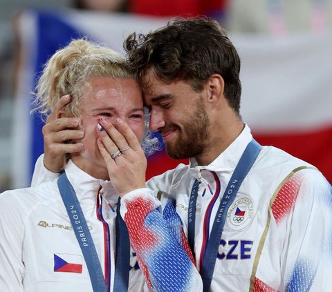 Viral Czech Tennis Players in a Relationship, Break Up Before the Olympics, End Up Winning Gold