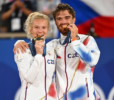 Viral Czech Tennis Players in a Relationship, Break Up Before the Olympics, End Up Winning Gold